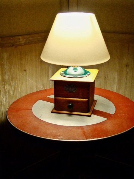 Oude groene koffiemolen lamp