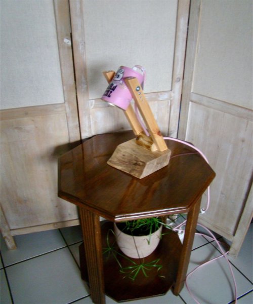 Bad girl's bureaulamp