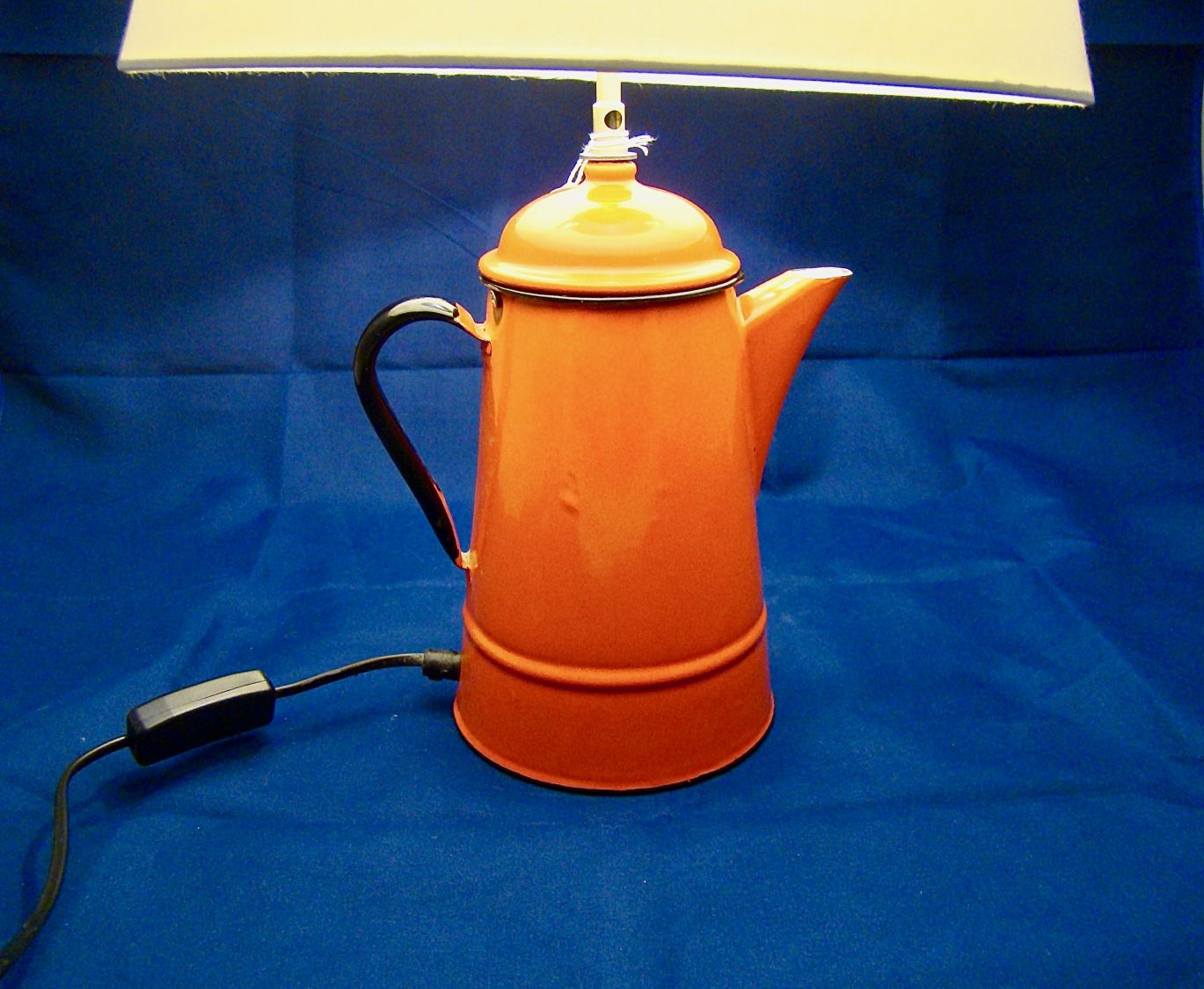 Lamp Cafetière rood, antiek, geëmailleerd plaatstaal