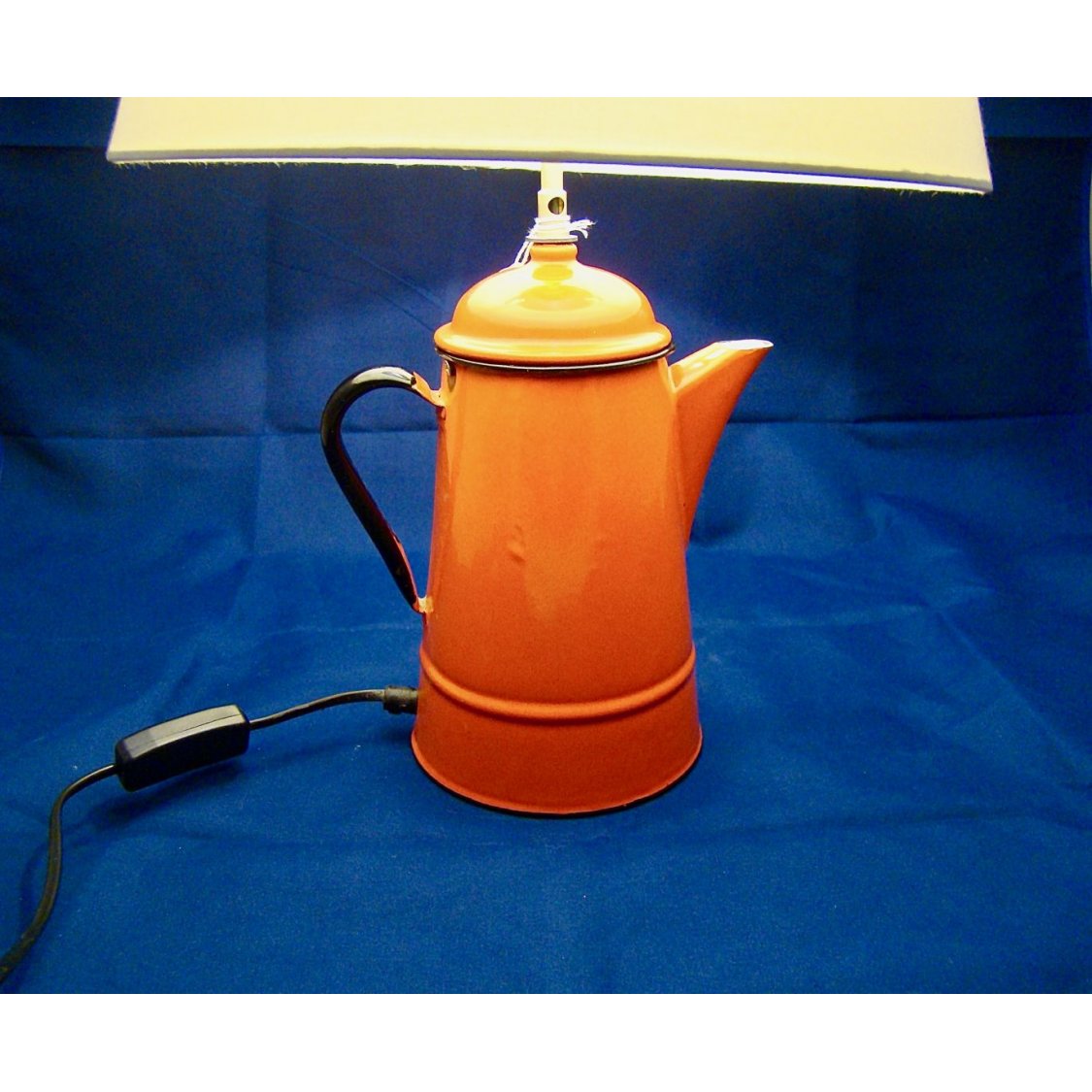 Lamp Cafetière rood, antiek, geëmailleerd plaatstaal