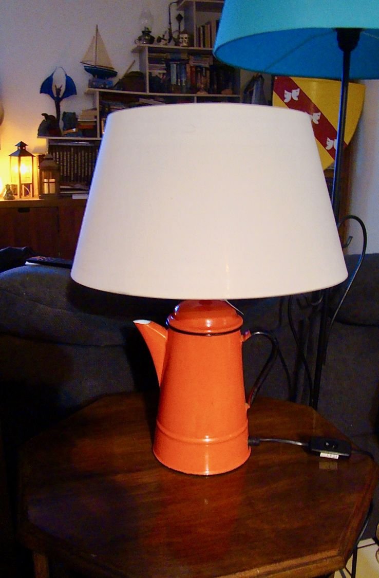 Lamp Cafetière rood, antiek, geëmailleerd plaatstaal