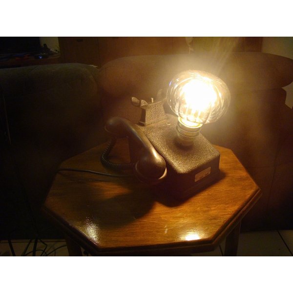 Retro steampunk telefoonlamp