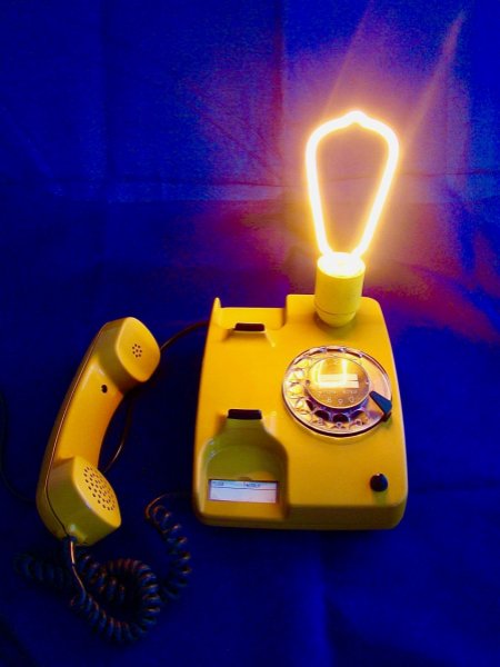 80' stijl telefoonlamp Kolonel Mosterd !