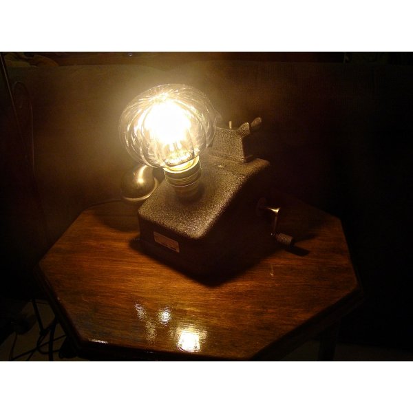 Retro steampunk telefoonlamp