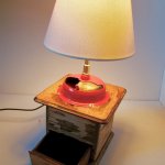 Antieke koffiemolen lamp rood 