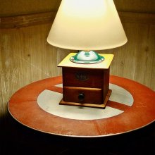 Oude groene koffiemolen lamp
