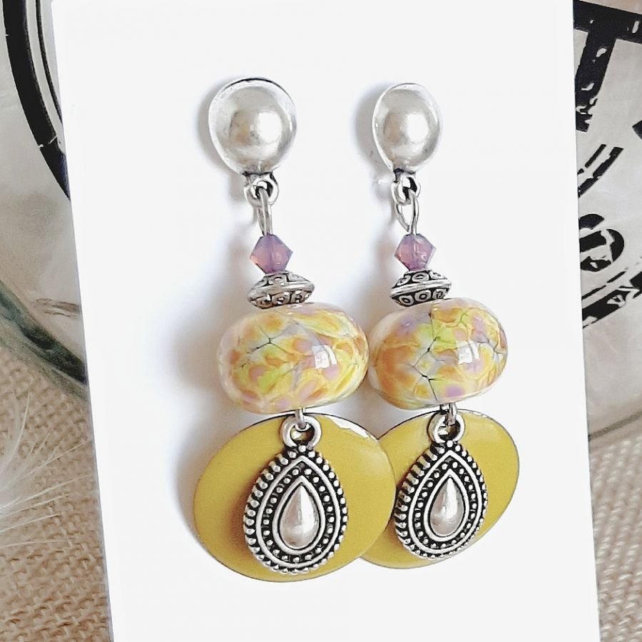 designer oorbellen in groene anijs en antiek zilver druppel