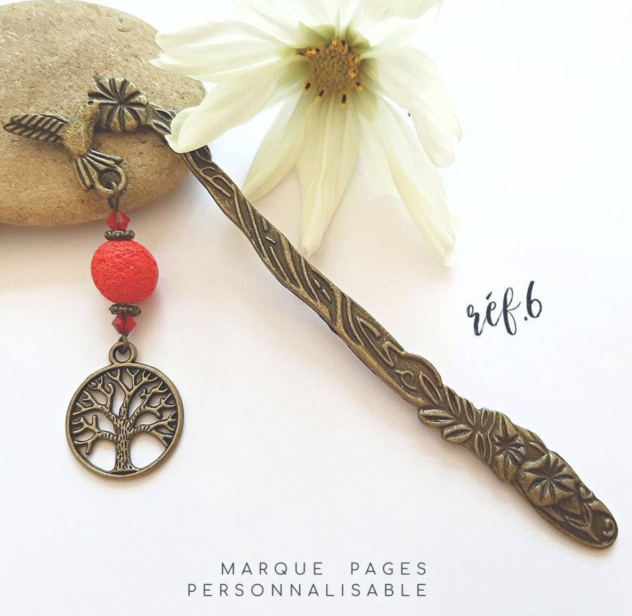 page marker tree of life hanger bronskleurig te personaliseren met rode handgemaakte kraal 