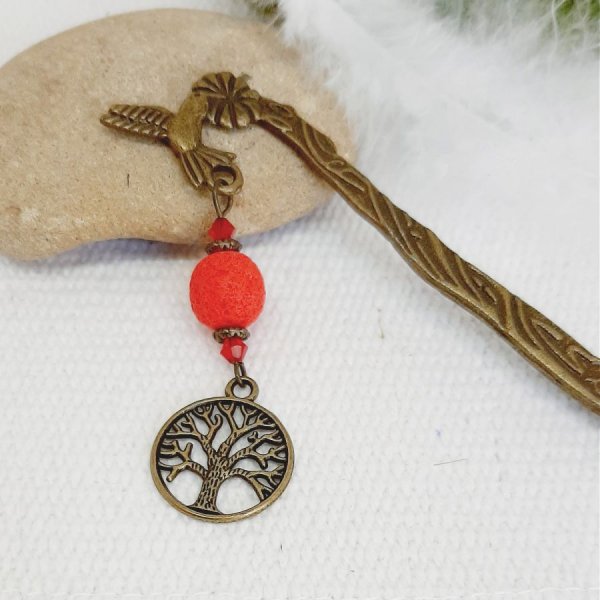 page marker tree of life hanger bronskleurig te personaliseren met rode handgemaakte kraal 