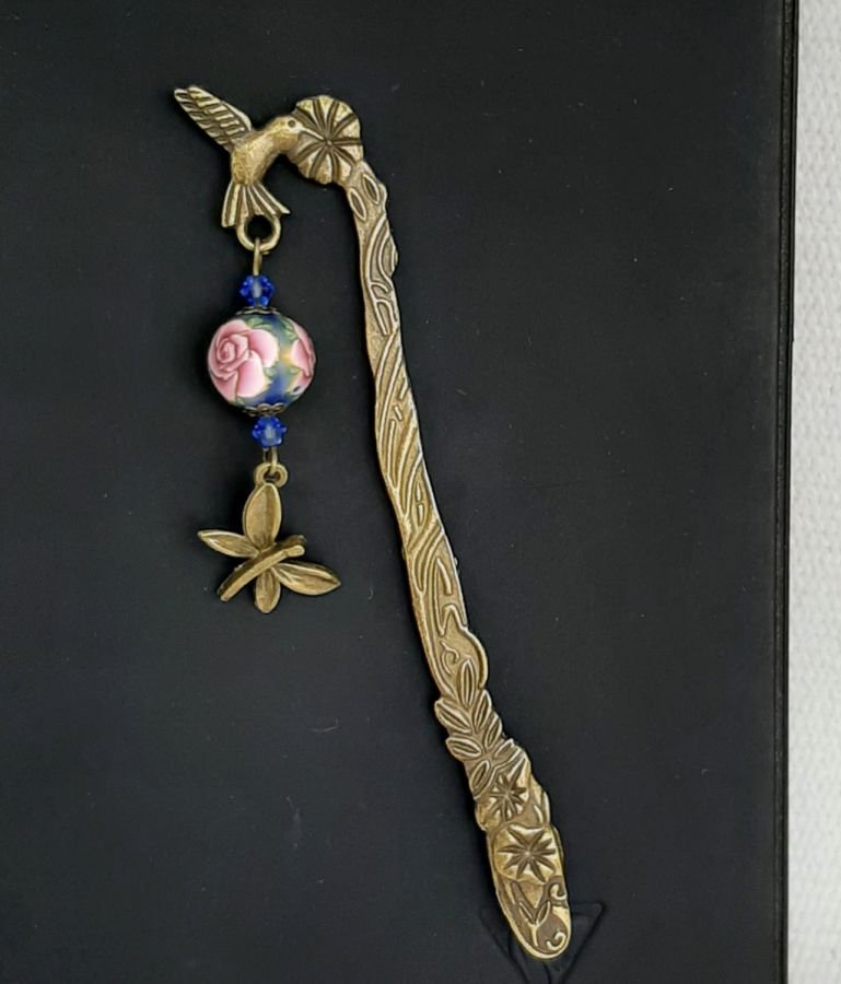 merkpagina's hanger libelluele bronskleurig met sublieme parel met roze roos handmadertisanale 