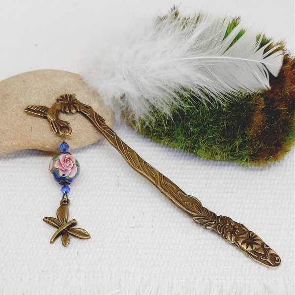 merkpagina's hanger libelluele bronskleurig met sublieme parel met roze roos handmadertisanale 