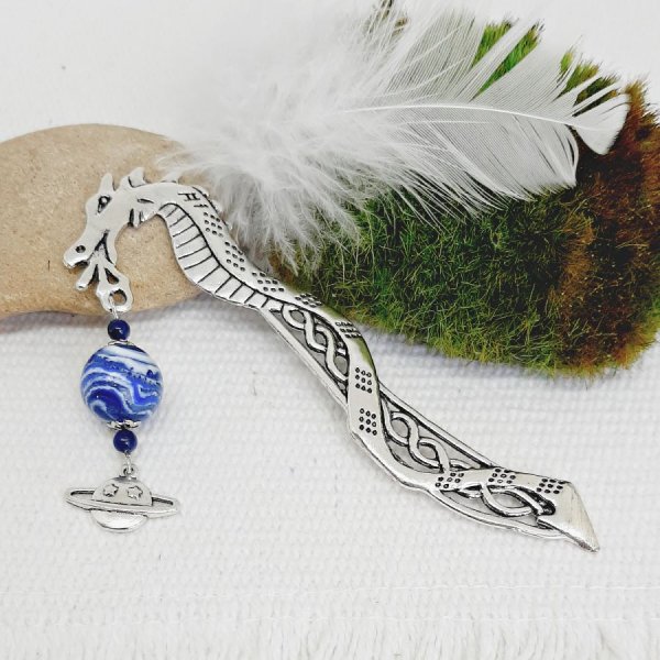 bladwijzer mooie planeet thema hanger met blauwe parel ecologisch universum