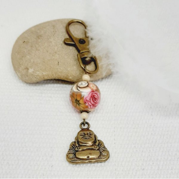 porte cl&eacute;s bouddha esprit zen et perle polymere fleurie aux couleurs esprit vintage 