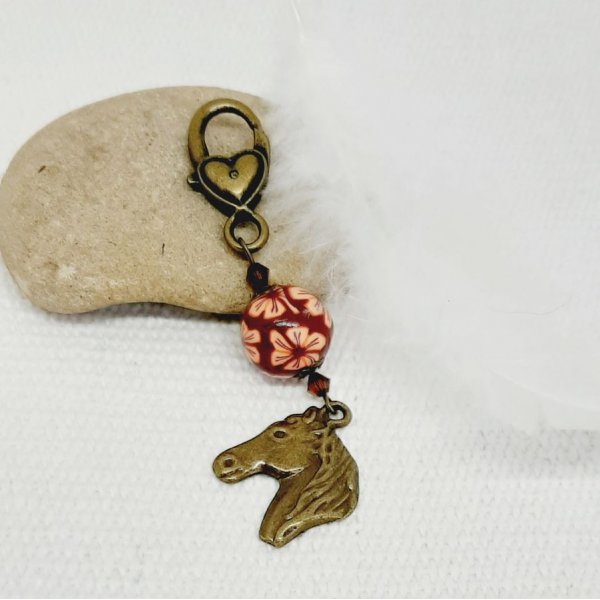 sleutelhanger paardenhoofd bronskleurig en oranje en bruine parel handgemaakt