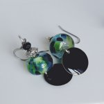designer oorbellen groen en zwart voor oren met gaatjes handgemaakt