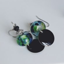 designer oorbellen groen en zwart voor oren met gaatjes handgemaakt