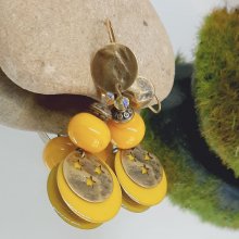 gele boterbloem en bronzen oorbellen met handgemaakte kralen