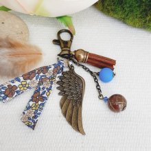 Sleutelhanger of tasjuweel met engelenvleugel hanger bronskleurig bruin en blauw 