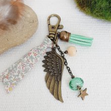 Sleutelhanger of tasjuweel met engelenvleugelhanger in zachte pastelkleuren