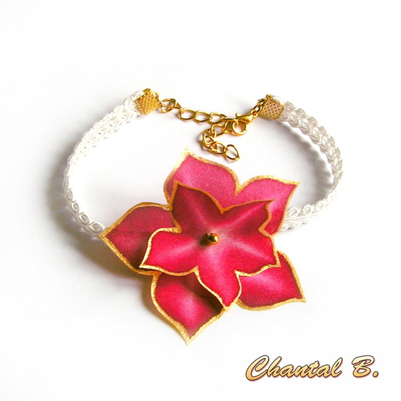 Witte kanten guipure armband met handgeschilderde bordeauxrode zijden bloem
