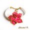 Witte kanten guipure armband met handgeschilderde bordeauxrode zijden bloem