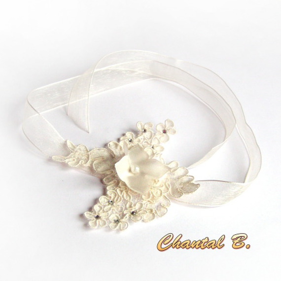 Ivory kanten armband met blauwe zijden bloem en strass bruiloft manchet
