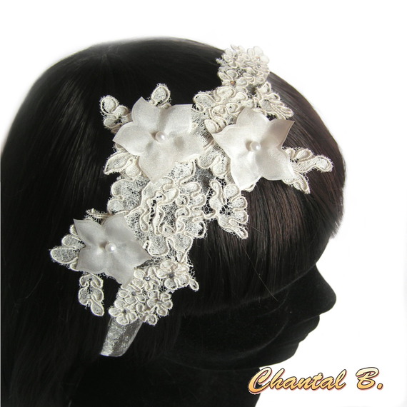 Ivory kanten armband met zijden bloem en strass bruiloft manchet