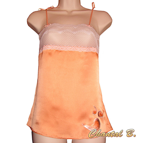 Lingerie nachtpon + string in zalmzijden satijn en kant
