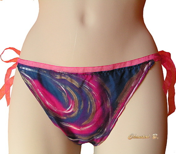 Handgeschilderde marine en fuchsia zijden string