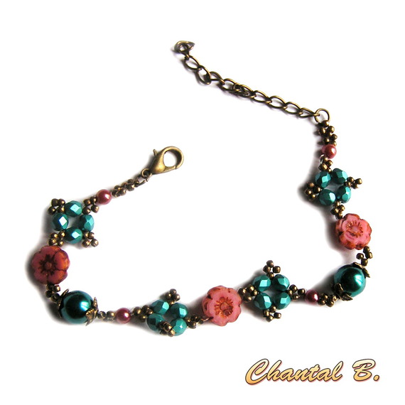 armband met roze bohemien bloemen en turquoise parels brons metaal