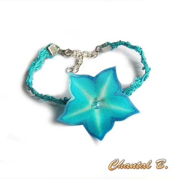 Turquoise kanten guipure armband en zijn beschilderde turquoise zijden bloem