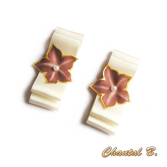 trouwschoenen clips satijnen strik ivoor bruid en zijden bloem choclat