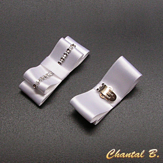 clips trouwschoenen ceremonie avond witte strik bruid