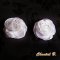 clips trouwschoenen wit satijn bloem en witte stampers accessoire huwelijksceremonie avond