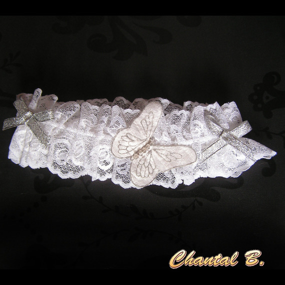 coussin mariage porte alliances thème papillon blanc et argent
