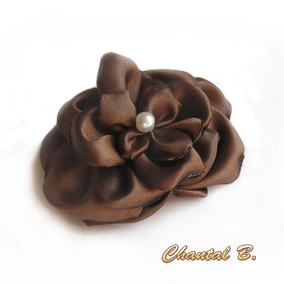 chocolade satijn bloem en parel handgemaakt voor bruiloft accessoire