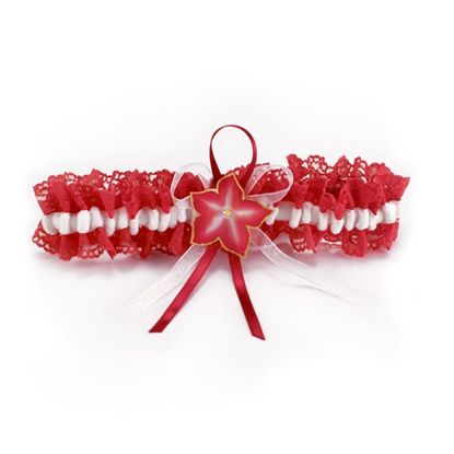 kousenband van rood kant en kersenbloemen