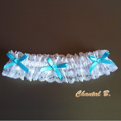 wit en blauw huwelijkskousenband met wit kant en strass blauwe satijnen strikken Celeste vintage romantisch