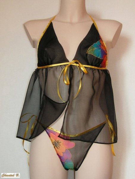 lingerieset Caelia zwart zijden chiffon en veelkleurige bloemenstring