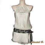 Witte blouse top met zwarte handgeschilderde kanten riem