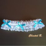 wit en blauw huwelijkskousenband met wit kant en strass blauwe satijnen strikken Celeste vintage romantisch