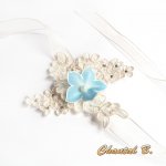 Ivory kanten armband met blauwe zijden bloem en strass bruiloft manchet