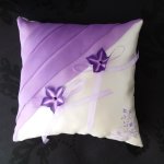 trouwringkussen ivoorkleurige bloemen en parmazijde chiffon