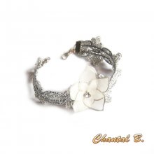Zilveren guipure armband met witte zijden bloem, te personaliseren als haarband