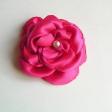 fuchsia roze satijn bloem en parel handgemaakt voor bruiloft accessoire
