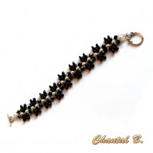 avondarmband witte swarovski kralen zwarte glaskralen