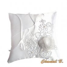 trouwringkussen roze wit romantisch zilver kant thema