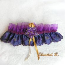 Paars zijden satijn en organza kousenband