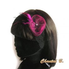 Zwarte kanten hoofdband met organza bloem en fuchsia veren handgemaakte bruiloft hoofdband