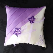 trouwringkussen ivoorkleurige bloemen en parmazijde chiffon